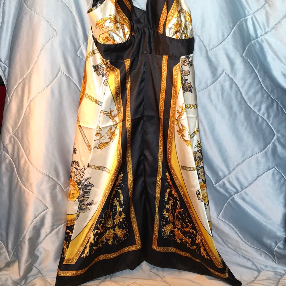 Connection 18 Sexy silk like dress.